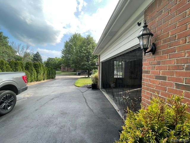 5827 Woodfield Parkway, Grand Blanc, MI 48439 — Photo 4