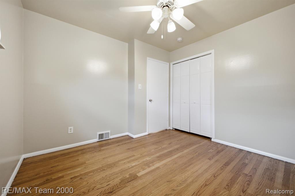 8512 Norborne Avenue, Dearborn Heights, MI 48127 — Photo 13