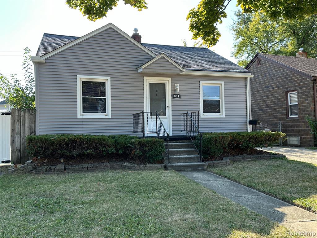 814 MAPLE Avenue, Monroe, MI 48162 — front exterior