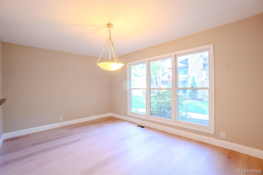 5235 Royal Vale Lane, 70, Dearborn, MI 48126 — Photo 10