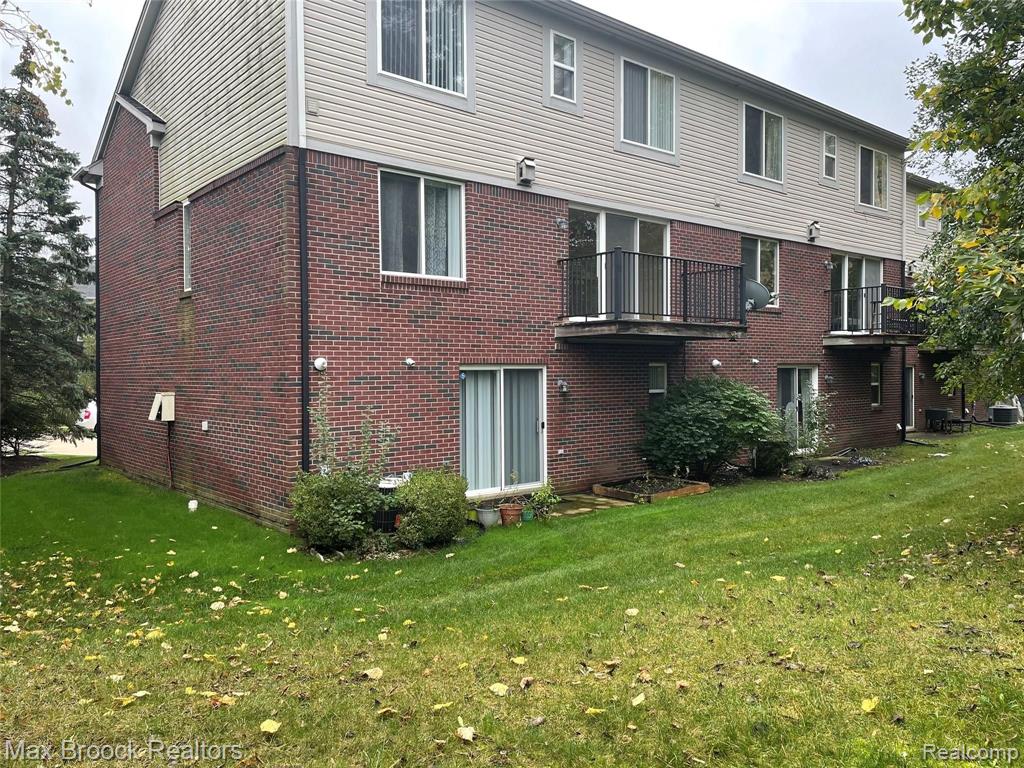 754 SANDALWOOD Drive, Troy, MI 48085 — Photo 42