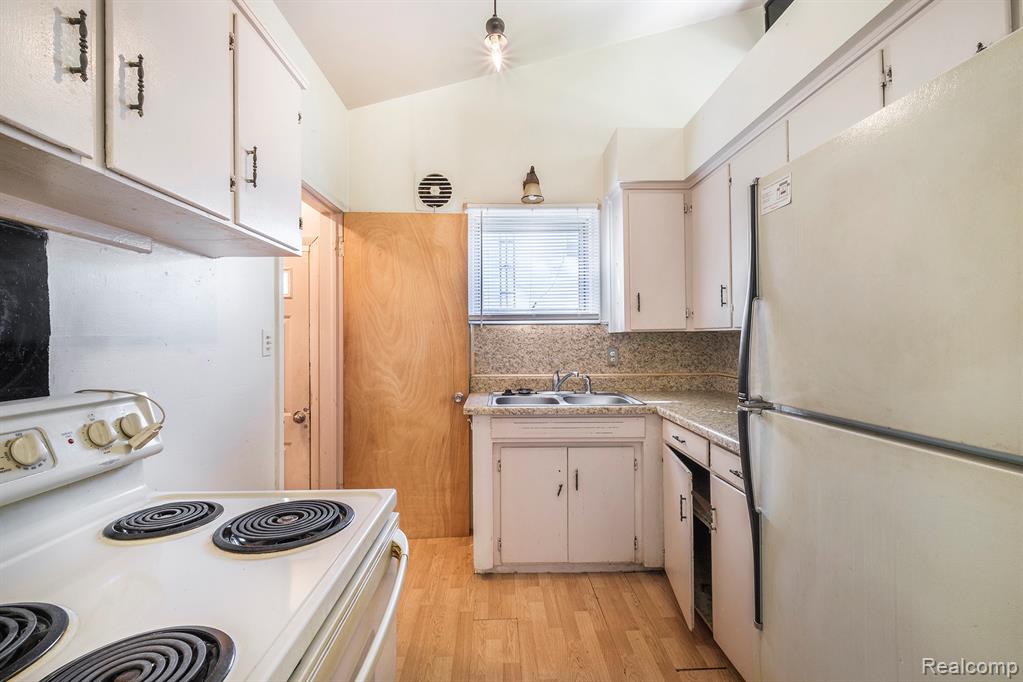 5722 Susan Street, Flint, MI 48505 — Photo 8