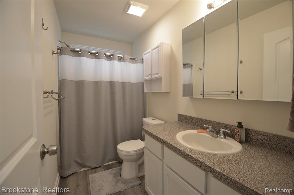 350 Fountain Park Drive, Waterford, MI 48327 — Photo 26