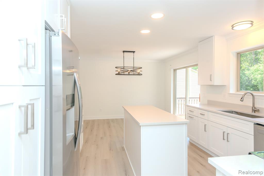 526 COVE VIEW Drive, Waterford, MI 48327 — Photo 15