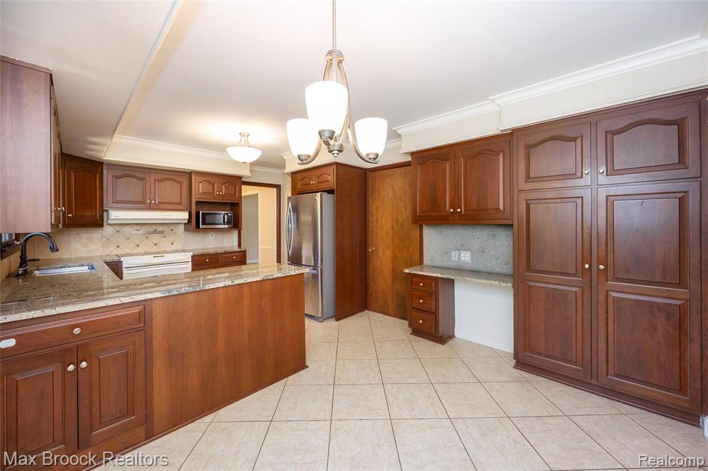 30830 Lincolnshire E, Beverly Hills, MI 48025 — Photo 3