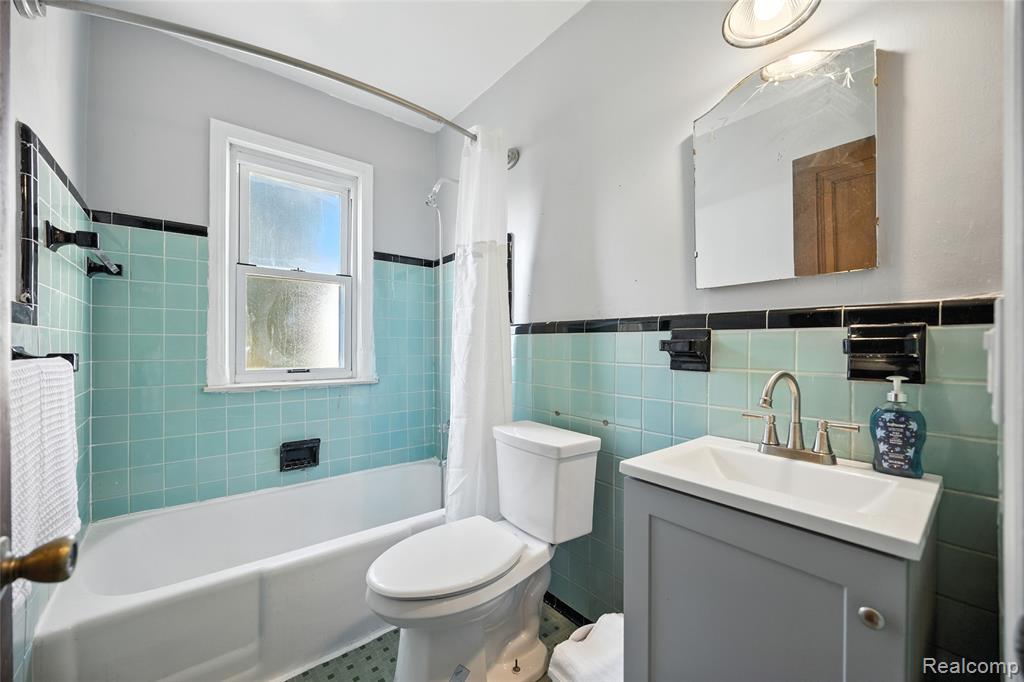 8420 Warren Boulevard, Center Line, MI 48015 — Photo 13