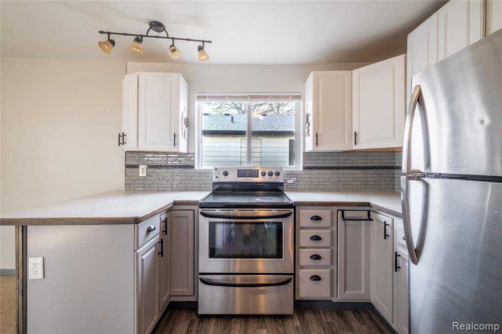 1377 Allen Street, Burton, MI 48529 — Photo 6