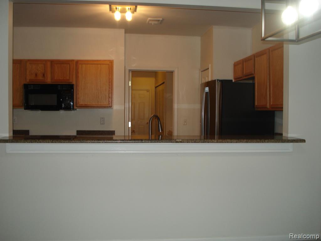 1924 FLAGSTONE Circle, Rochester, MI 48307 — Photo 9