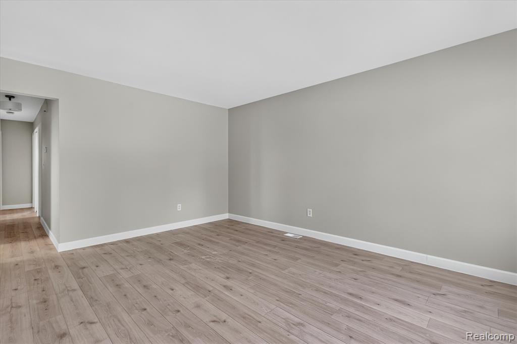 934 Harvard Road, Berkley, MI 48072 — Photo 8