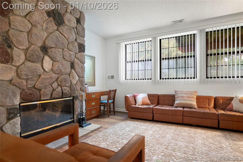7252 Huntcliff, West Bloomfield, MI — Photo 23