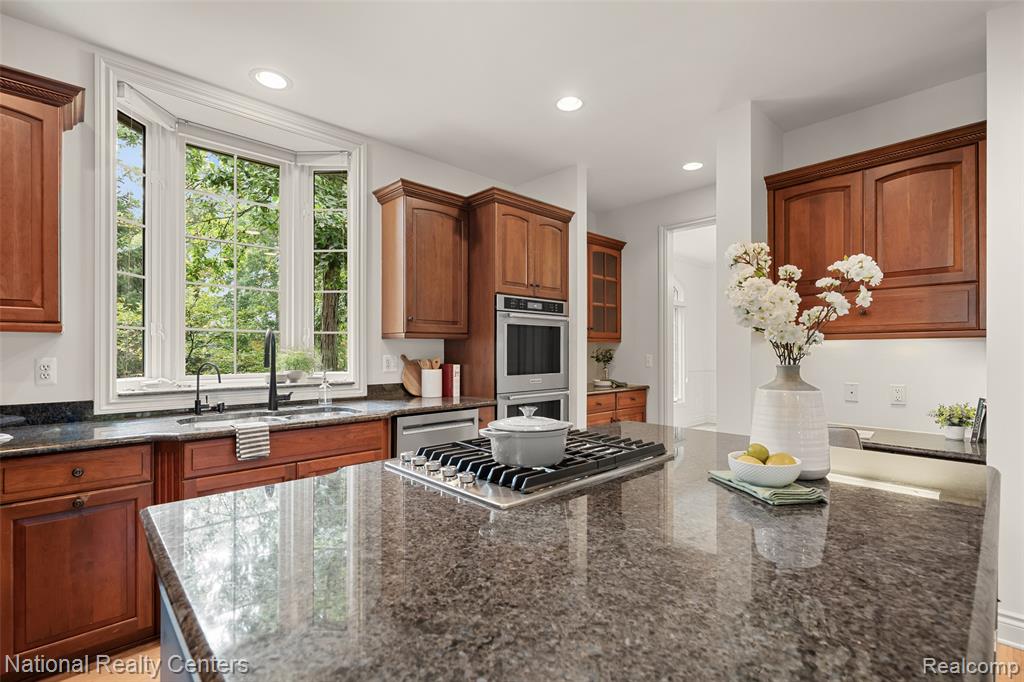 5010 Forest Valley Drive, Clarkston, MI 48348 — Photo 22