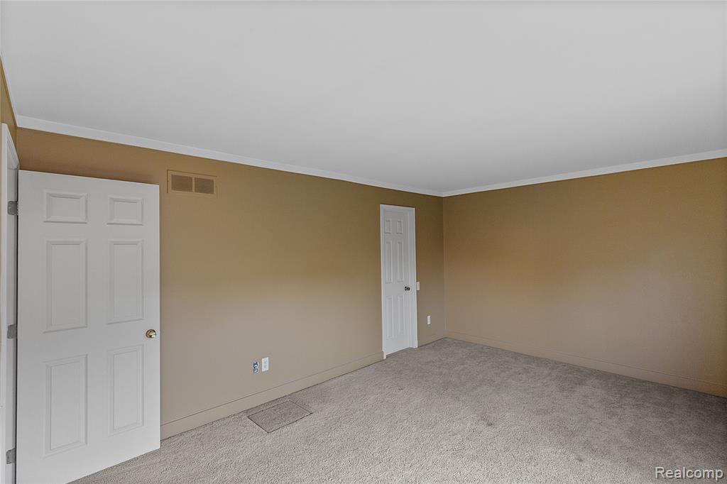 42216 Lochmoor Street, Clinton Twp, MI 48038 — Photo 20