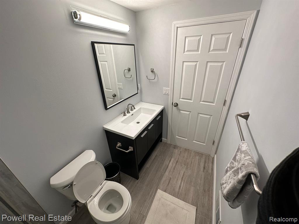 27129 FARMBROOK VILLA Drive, Southfield, MI 48034 — Photo 30
