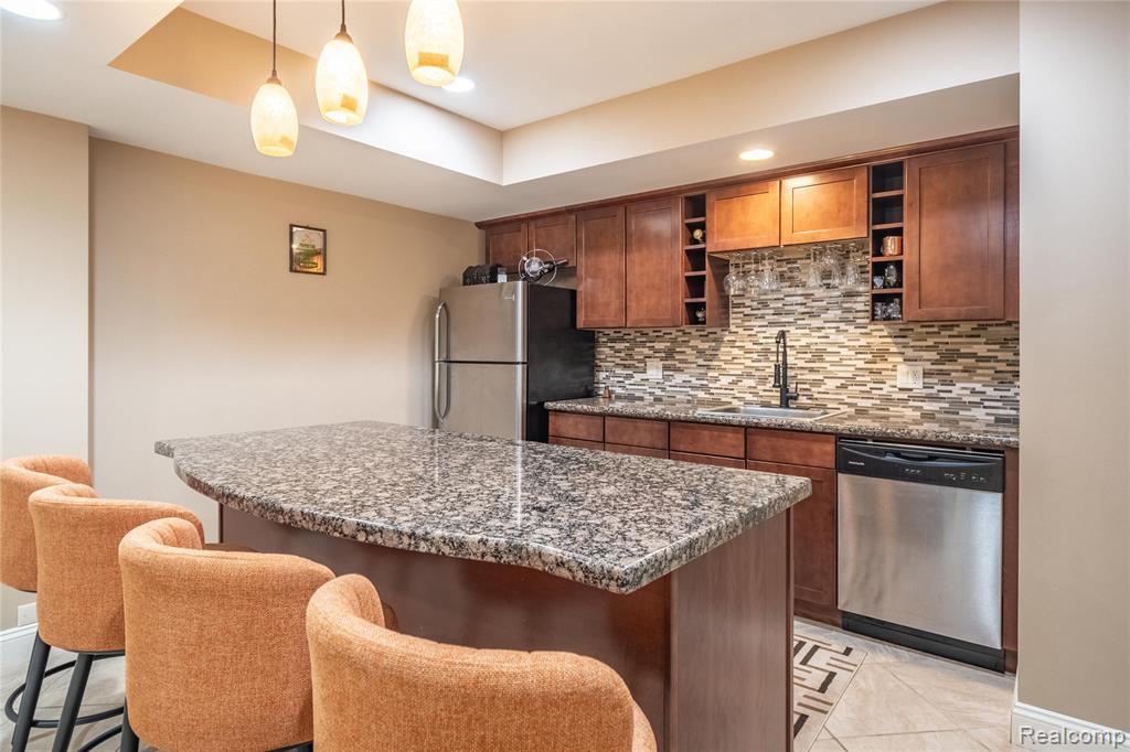 4575 Forest Edge Lane N, West Bloomfield, MI 48323 — Photo 60