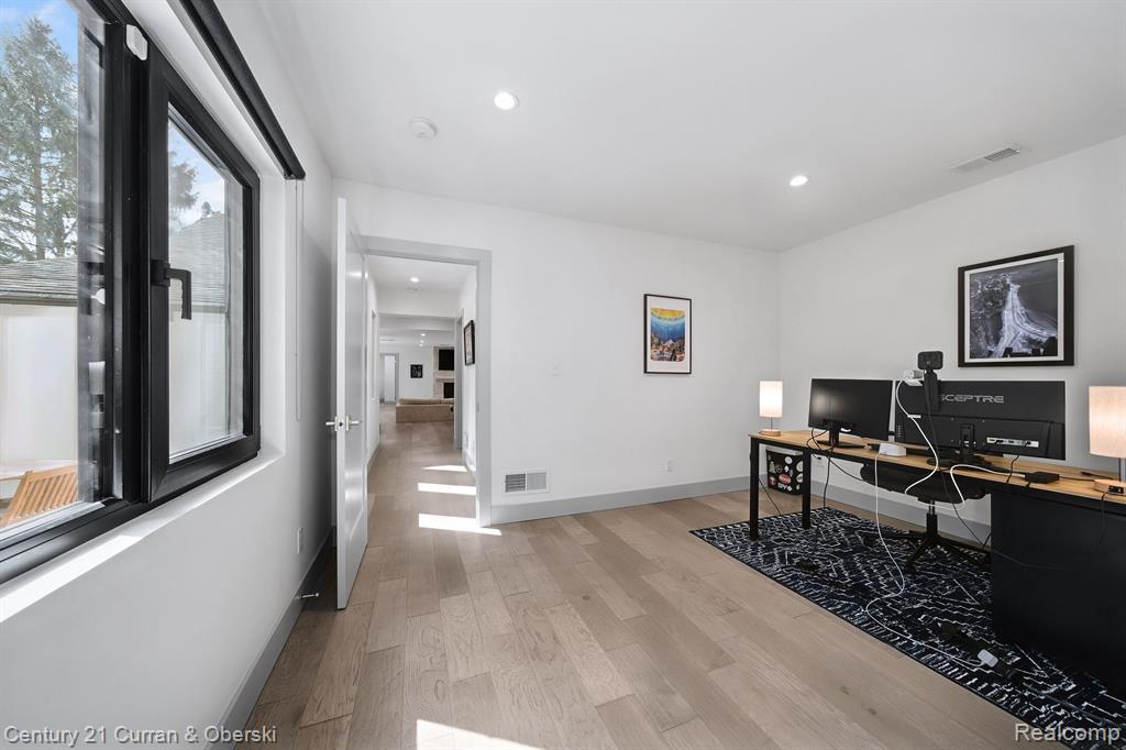 4421 W MAPLE Road, Bloomfield Hills, MI 48301 — Photo 16