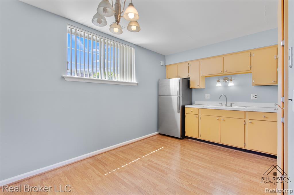 8140 CRESTVIEW Drive, Sterling Heights, MI 48312 — Photo 11