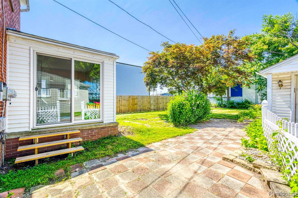 8125 MACKAY, Utica, MI 48317 — Photo 4