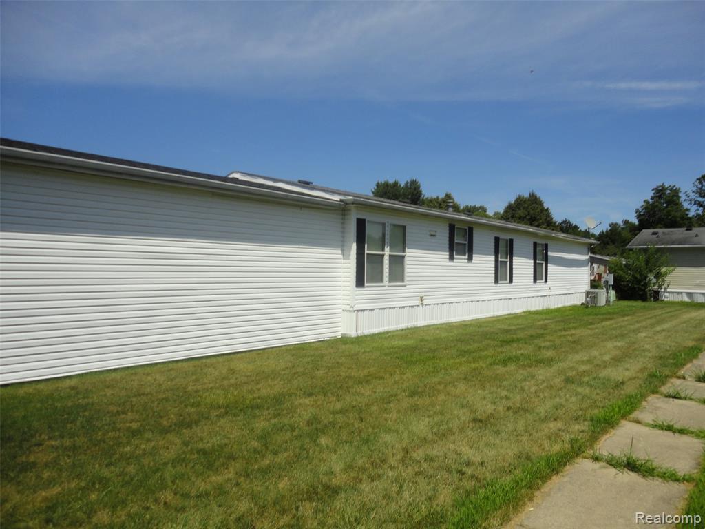 484 Lochgair Street, Temperance, MI 48182 — Photo 14