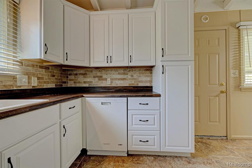520 PARKVIEW Drive, Plymouth, MI 48170 — Photo 8