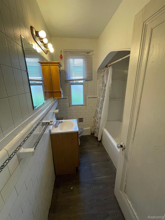 9215 BEDFORD Street, Detroit, MI 48224 — Photo 8