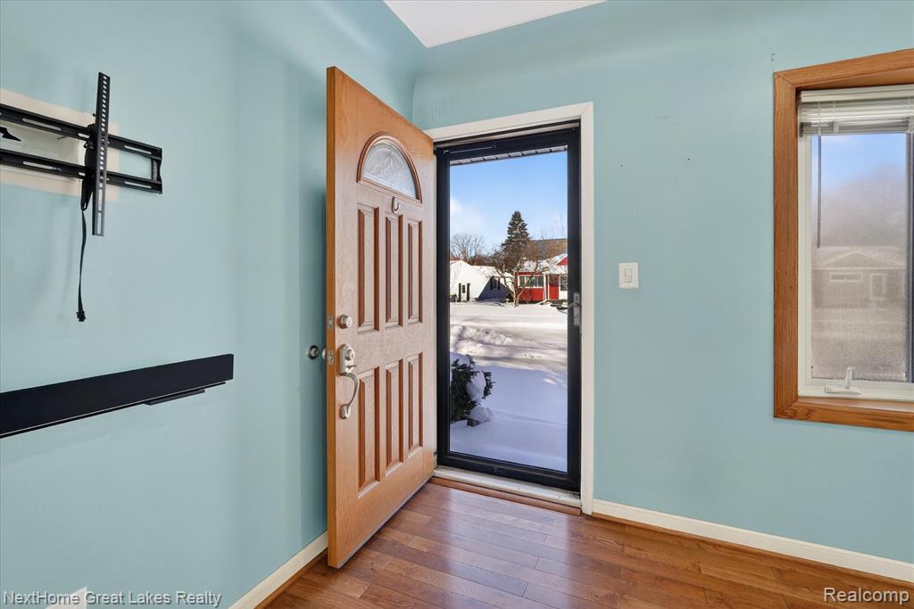 819 Southwood Drive, Fenton, MI 48430 — Photo 4