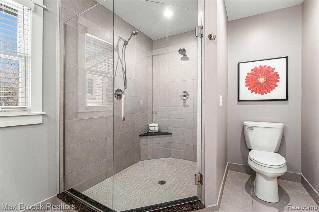 907 E 6TH Street, Royal Oak, MI 48067 — Photo 21