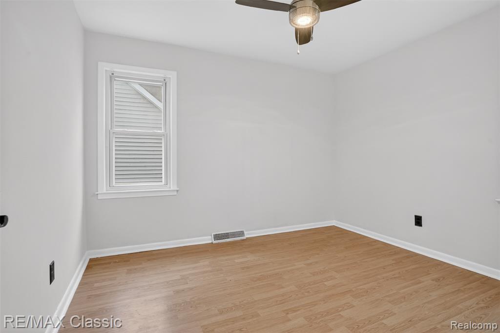 27359 Brettonwoods Street, Madison Heights, MI 48071 — Photo 13
