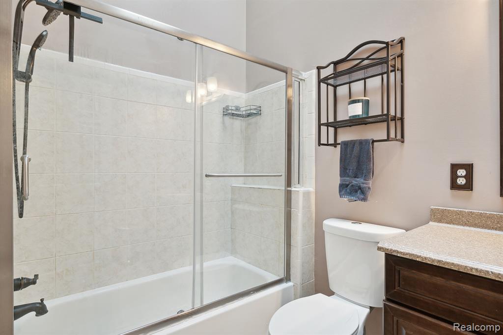 22040 EDGEWATER, Novi, MI — Photo 32