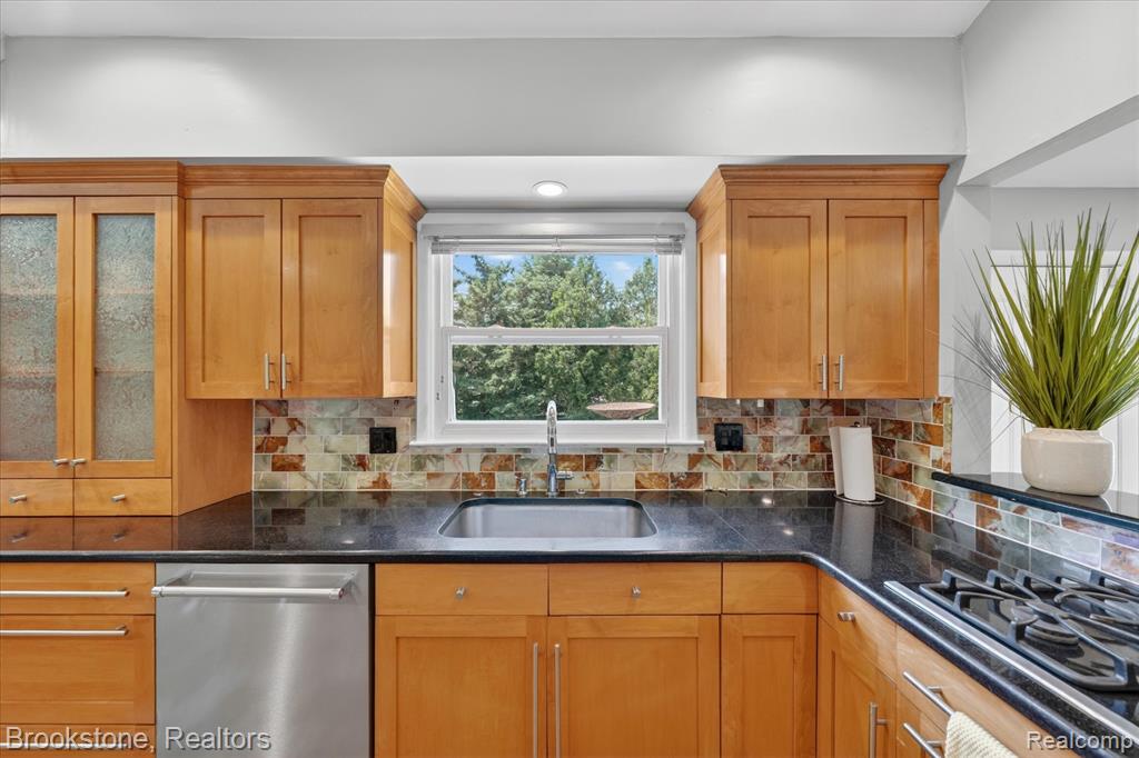 30261 Ardmore Drive, Farmington, MI 48334 — Photo 8