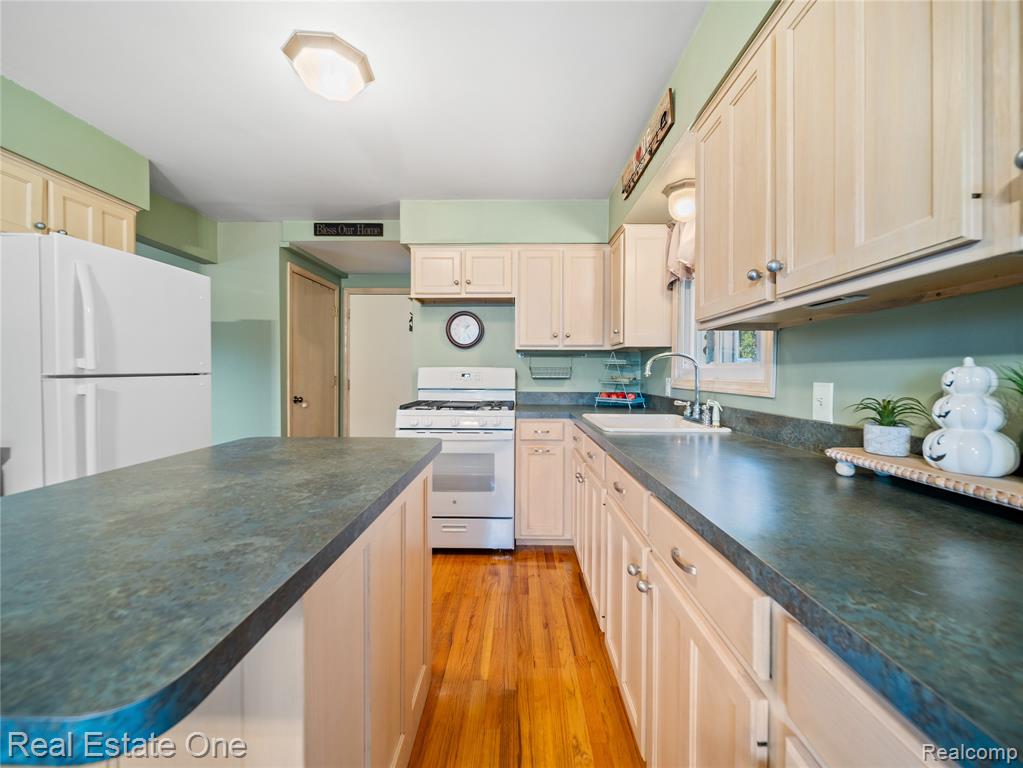8789 Fieldcrest Drive, Brighton, MI 48116 — Photo 9