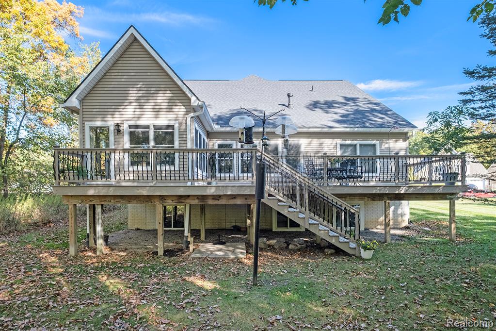 10229 Edgewood Drive, Grand Blanc, MI 48439 — Photo 23