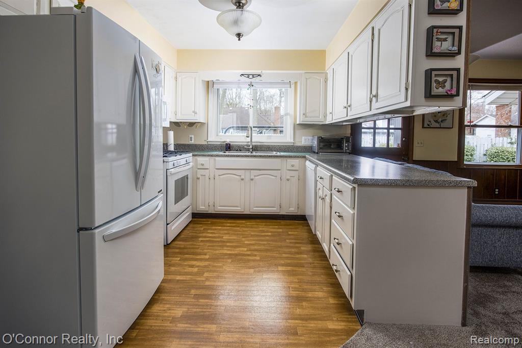 4291 QUAKER HILL Drive, Fort Gratiot, MI 48059 — Photo 9