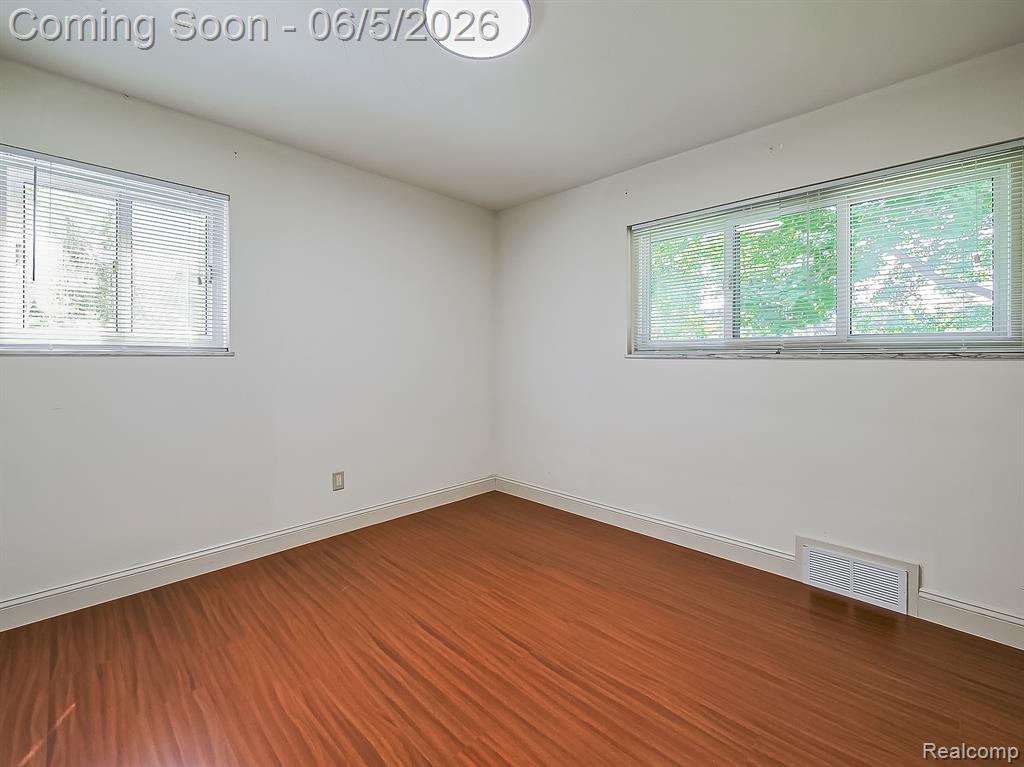 719 E Summit Street, Milford, MI 48381 — Photo 10