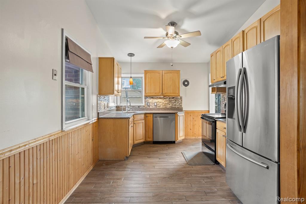 9950 HENRY RUFF Road, Livonia, MI 48150 — Photo 11