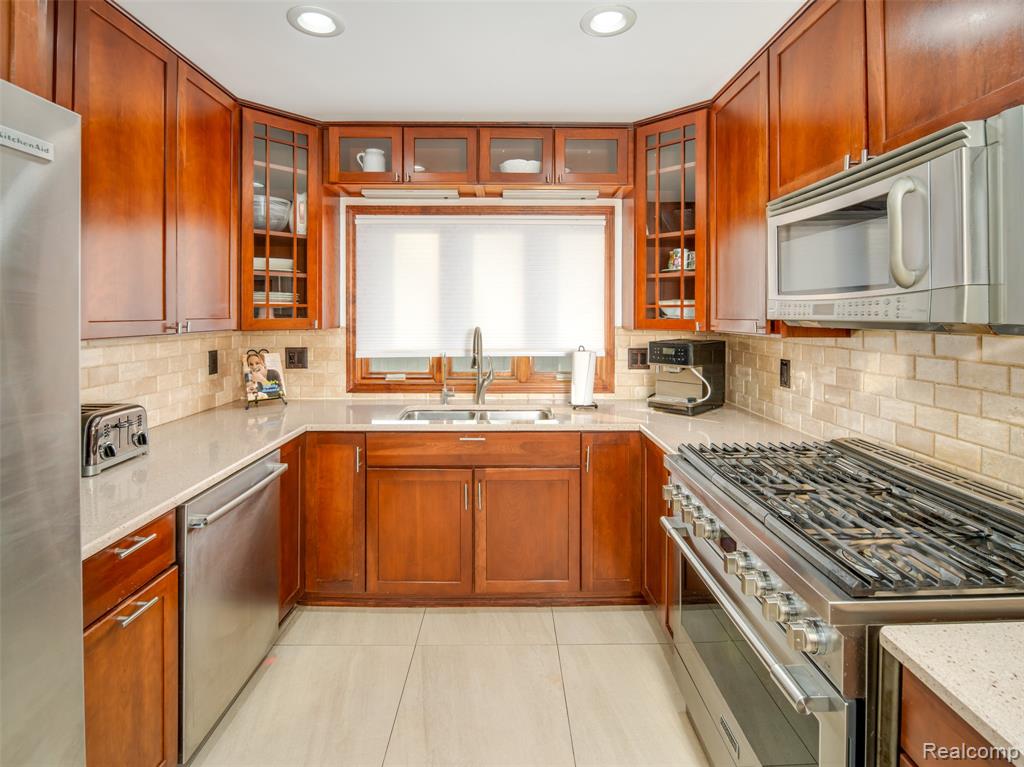 23750 E River Road, Grosse Ile, MI, 48138