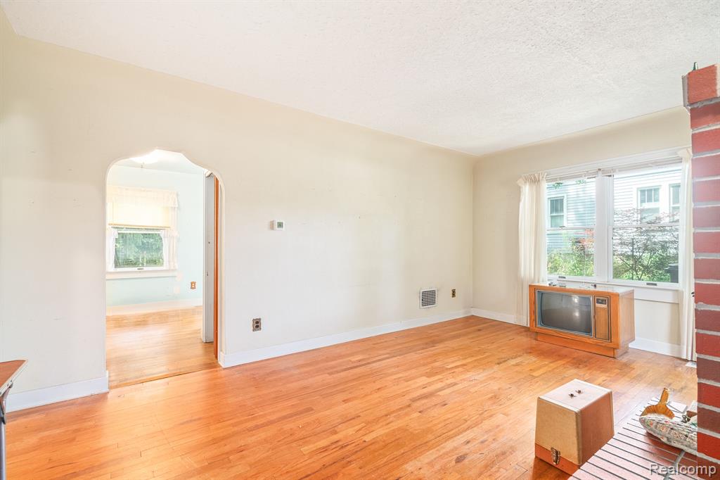 2327 FOSS Street, Ann Arbor, MI 48103 — Photo 4