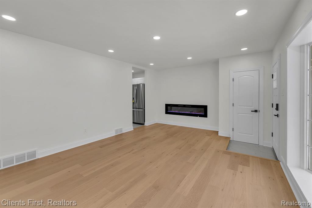 8680 Mercedes Street, Dearborn Heights, MI 48127 — Photo 8