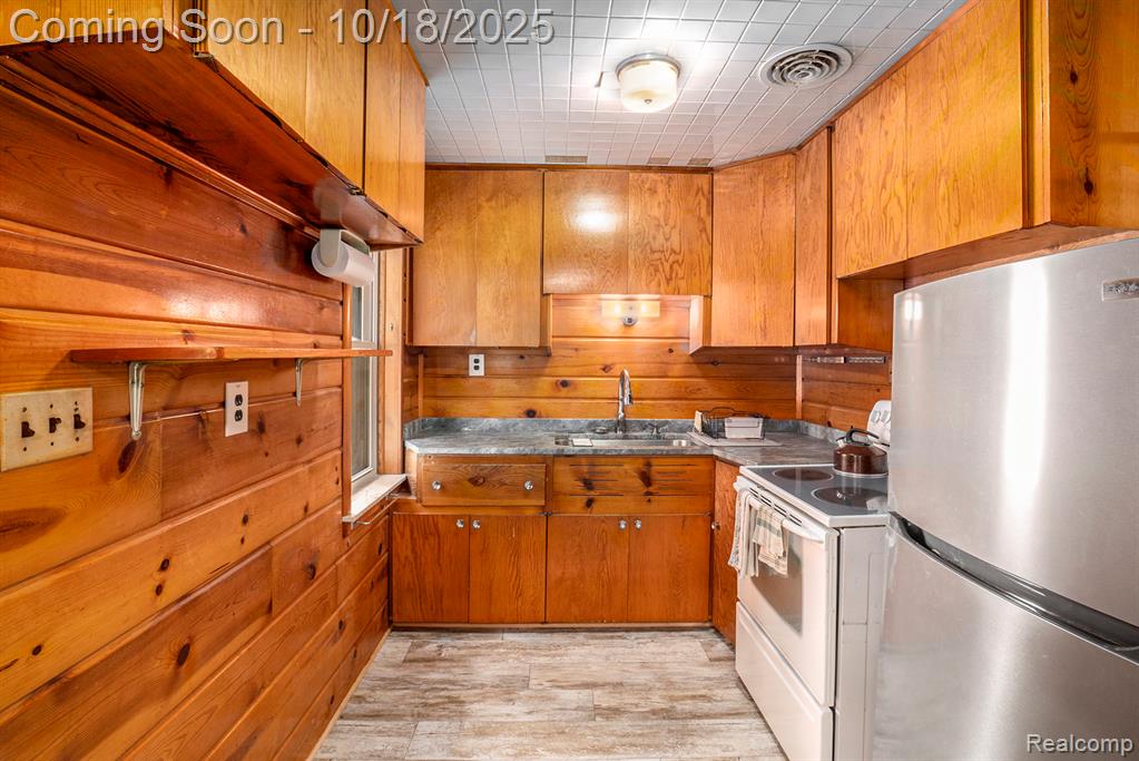 15303 Longfellow Drive, Byron, MI 48418 — Photo 9