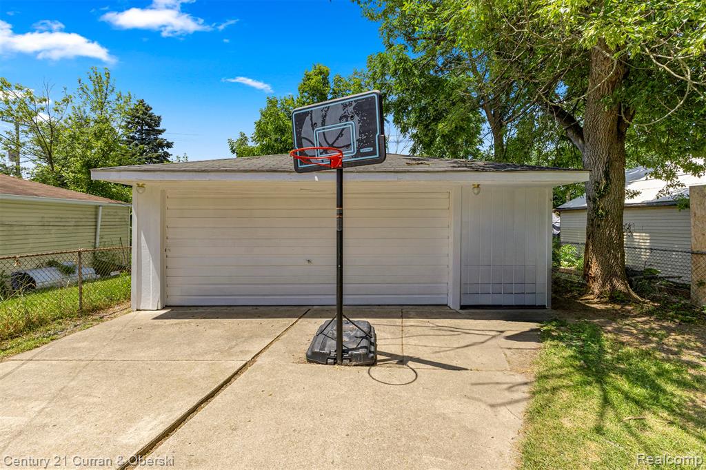 6445 Heyden Street, Dearborn Heights, MI 48127 — Photo 29