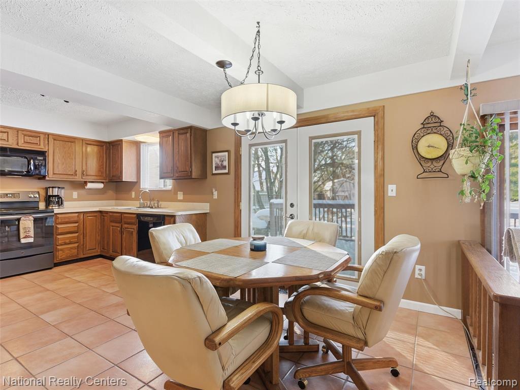 5470 Jamestown Road, Utica, MI 48317 — Photo 22