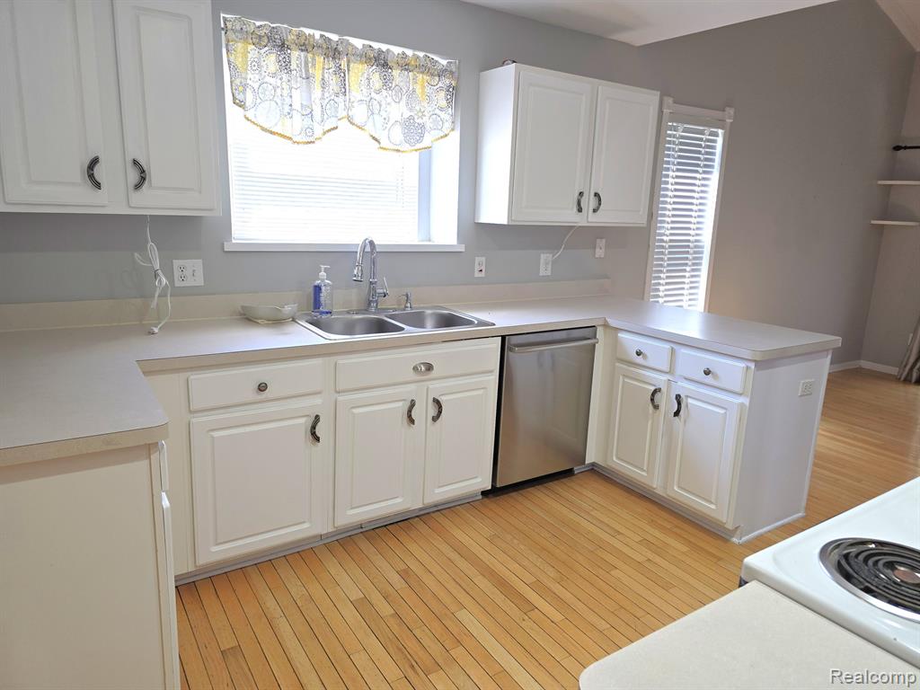 42341 PARK RIDGE Way, Clinton Twp, MI 48038 — Photo 2