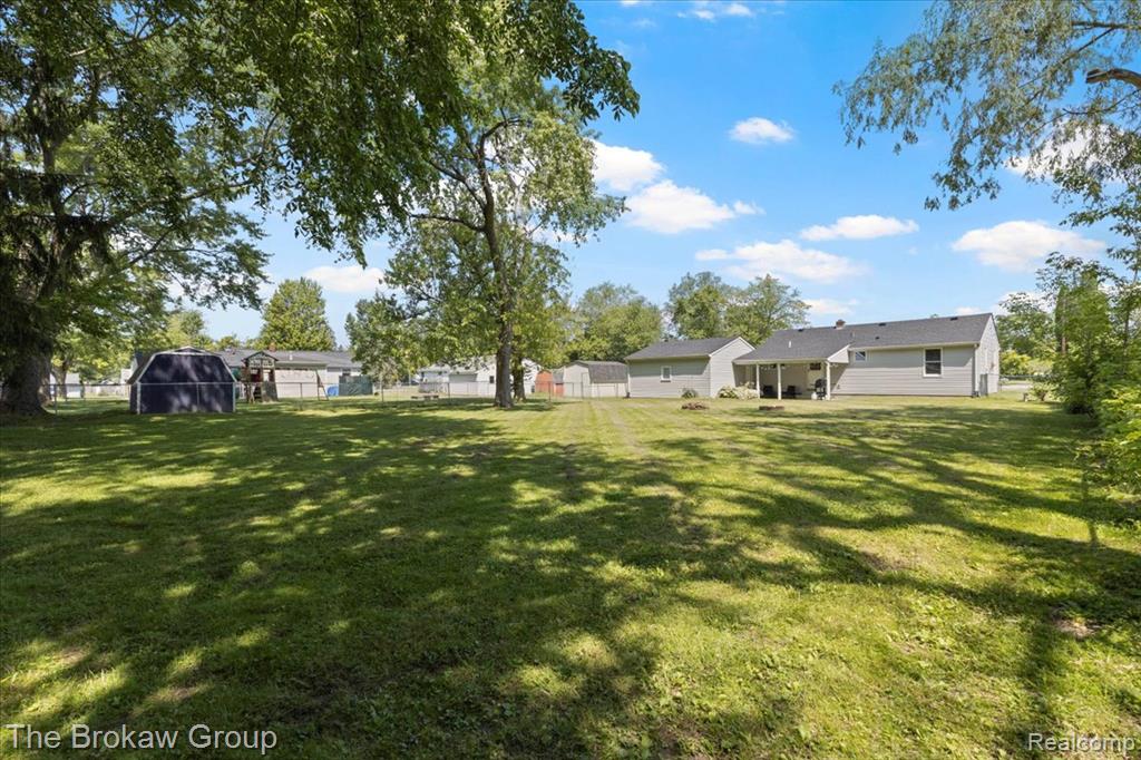 6088 Surrey Lane, Burton, MI 48519 — Photo 25