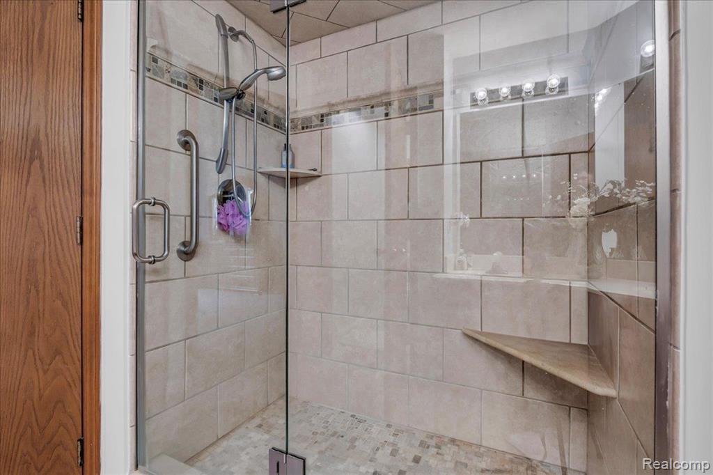 706 DONNALEE Drive, Monroe, MI 48162 — Photo 17