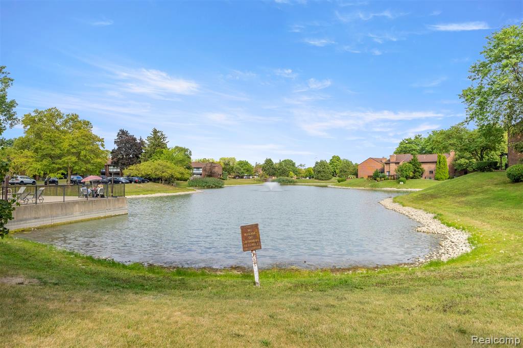 3011 Lindenwood Drive, Dearborn, MI 48120 — Photo 35