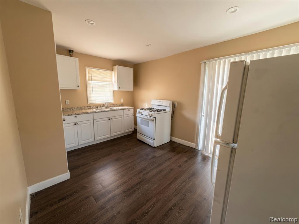 20196 Hartwell Street - Photo 3