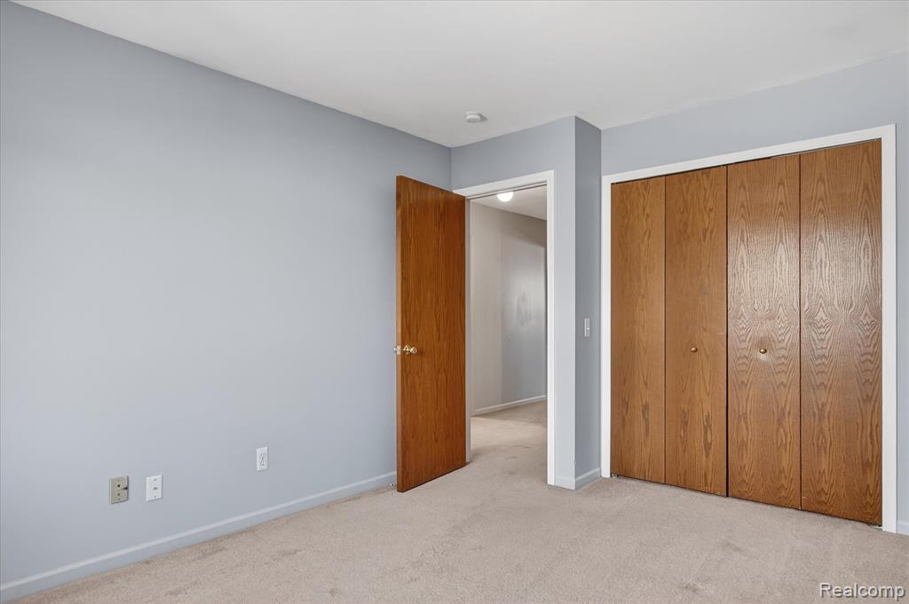 4364 S Meadow Drive, Waterford, MI 48329 — Photo 33