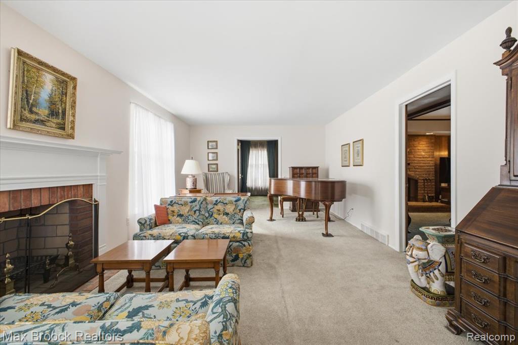 5956 Pinecroft Drive, West Bloomfield, MI — Photo 8