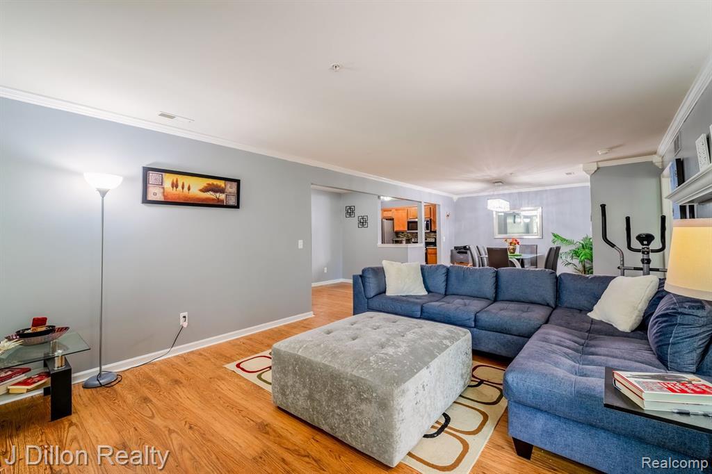 4275 DEESIDE Drive, Brighton, MI 48116 — Photo 8