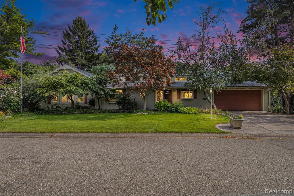 979 Abseguami Trail, Lake Orion, MI 48362 — Photo 47