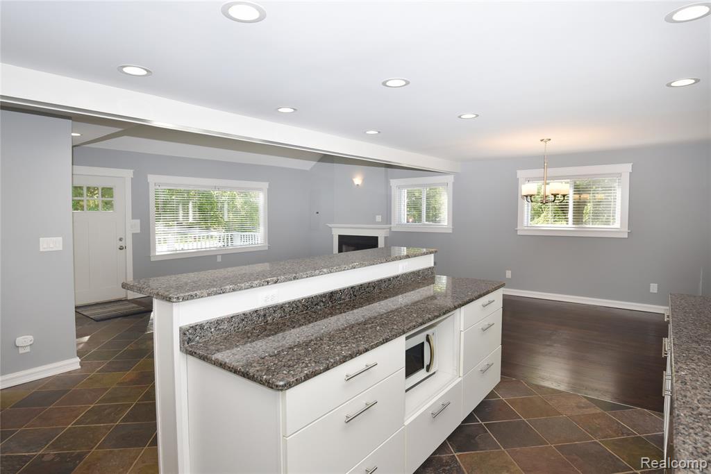 3800 Lakeview Boulevard, Orchard Lake Village, MI 48324 — Photo 15